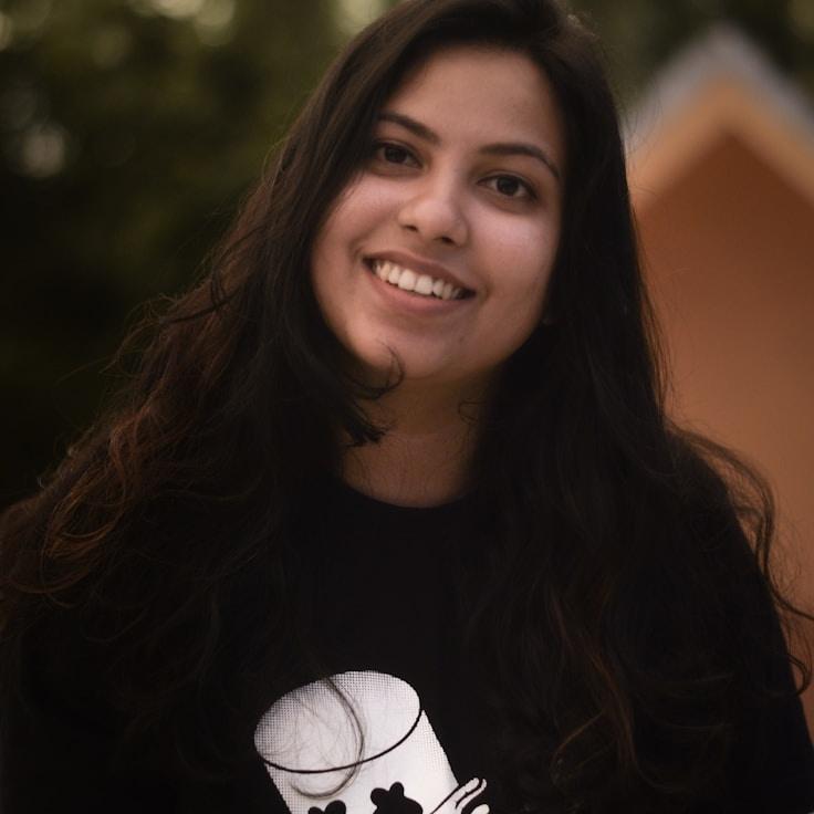 Portrait of Ananya meditation instructor